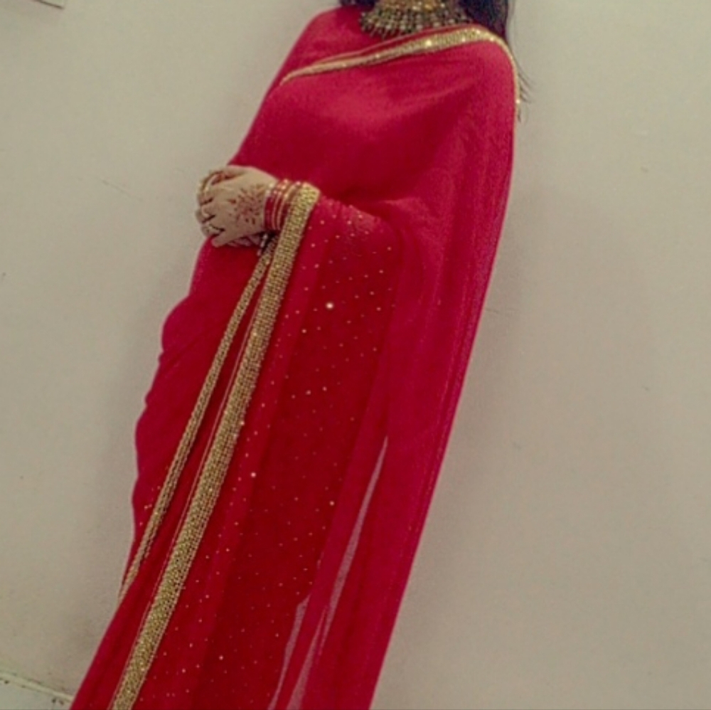 Red Beautiful Saree for Weddings Function Birthday Karwa and Diwali Party gowns - Picture 2 of 5